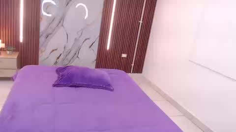 Snapshot of aixa_shaw chatting on 10/21/25, 12:50 AIXA online show from 10/21/25, 12:50