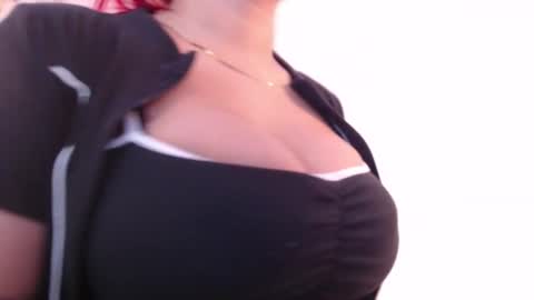 Snapshot of aixa_shaw chatting on 11/11/25, 01:11 AIXA online show from 11/11/25, 01:11