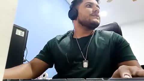 Snapshot of aj_cooper90_ chatting on 12/28/24, 03:47 Esteban online show from 12/28/24, 03:47