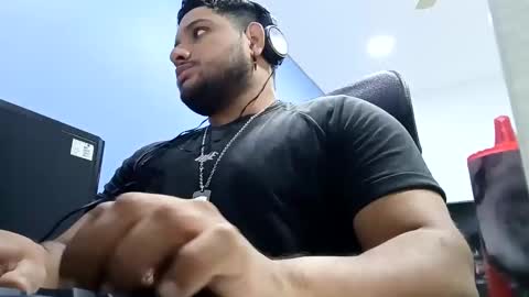 Snapshot of aj_cooper90_ chatting on 02/01/25, 08:18 Esteban online show from 02/01/25, 08:18