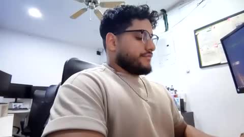 Snapshot of aj_cooper90_ chatting on 11/01/25, 05:31 Esteban online show from 11/01/25, 05:31