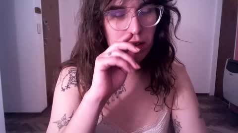 Snapshot of akamedolle chatting on 09/26/25, 03:32 Veronica Akame 3 online show from 09/26/25, 03:32