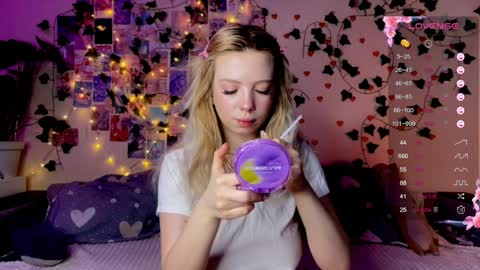 Akari online show from 04/11/26, 03:33