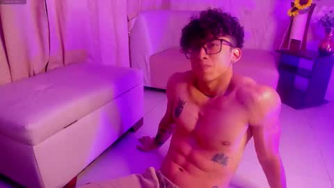 Snapshot of akazaboy chatting on 11/21/25, 05:06 akazaboy online show from 11/21/25, 05:06