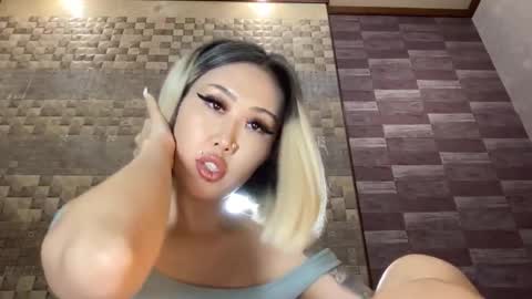 Akemi online show from 10/15/25, 09:37