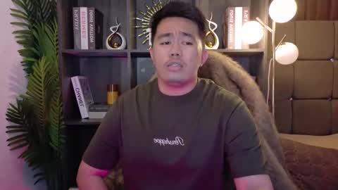 Snapshot of akihiro_morningstar chatting on 12/19/25, 06:37 Dave online show from 12/19/25, 06:37