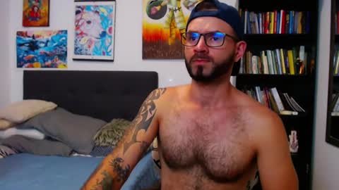 Snapshot of akiles_r chatting on 12/12/24, 12:48 akiles online show from 12/12/24, 12:48