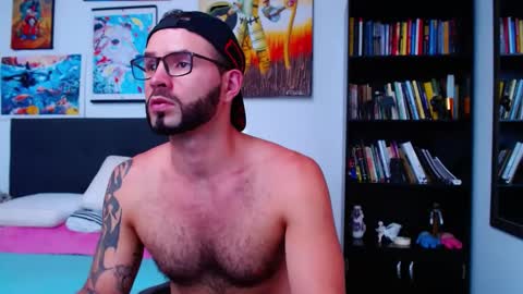 Snapshot of akiles_r chatting on 01/15/25, 10:24 akiles online show from 01/15/25, 10:24