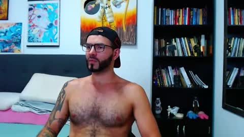 Snapshot of akiles_r chatting on 01/16/25, 01:27 akiles online show from 01/16/25, 01:27