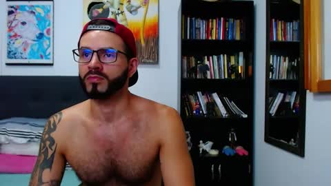 Snapshot of akiles_r chatting on 01/30/25, 01:44 akiles online show from 01/30/25, 01:44