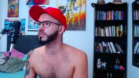 Snapshot of akiles_r chatting on 02/28/25, 10:06 akiles online show from 02/28/25, 10:06