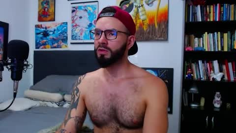 Snapshot of akiles_r chatting on 10/10/25, 11:26 akiles online show from 10/10/25, 11:26