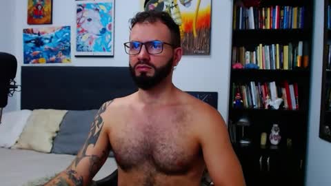 Snapshot of akiles_r chatting on 10/13/25, 10:54 akiles online show from 10/13/25, 10:54