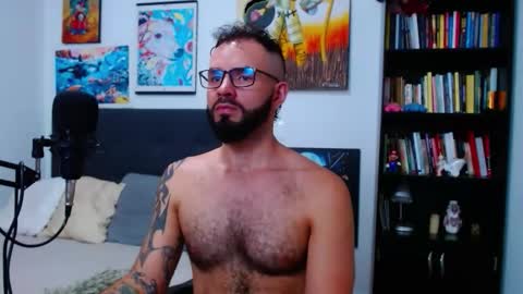 Snapshot of akiles_r chatting on 10/14/25, 11:05 akiles online show from 10/14/25, 11:05