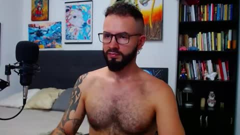 Snapshot of akiles_r chatting on 10/16/25, 11:17 akiles online show from 10/16/25, 11:17