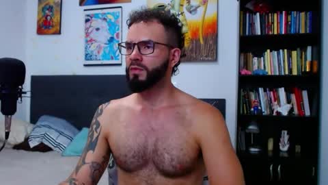 Snapshot of akiles_r chatting on 11/17/25, 11:10 akiles online show from 11/17/25, 11:10