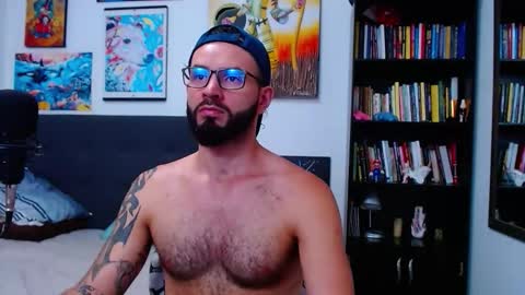 Snapshot of akiles_r chatting on 11/20/25, 10:09 akiles online show from 11/20/25, 10:09