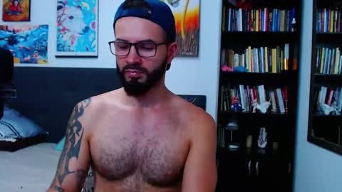 Snapshot of akiles_r chatting on 11/26/25, 11:06 akiles online show from 11/26/25, 11:06