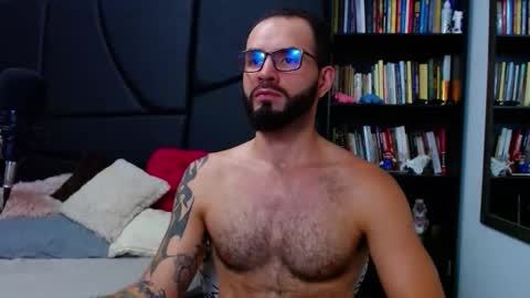 Snapshot of akiles_r chatting on 12/16/25, 10:59 akiles online show from 12/16/25, 10:59