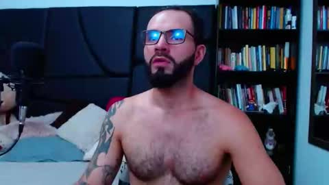 Snapshot of akiles_r chatting on 12/17/25, 11:11 akiles online show from 12/17/25, 11:11