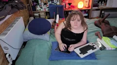 Natalie online show from 11/25/25, 06:02