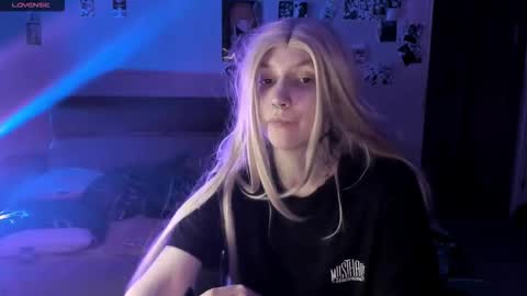 Snapshot of akira_ivyy chatting on 09/16/25, 09:05 Akira online show from 09/16/25, 09:05