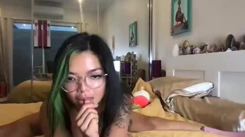 Akira Zay online show from 12/21/25, 08:32