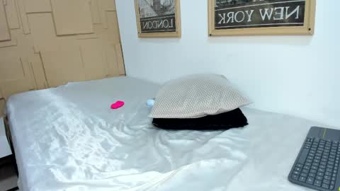 Snapshot of akyra_ebony chatting on 04/13/26, 08:03 Zoe Hudson online show from 04/13/26, 08:03