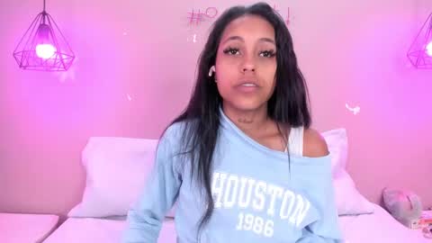 Snapshot of alahia_betancur chatting on 03/06/25, 12:30 Alahia online show from 03/06/25, 12:30