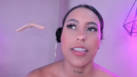 Snapshot of alahia_betancur chatting on 03/07/25, 05:49 Alahia online show from 03/07/25, 05:49