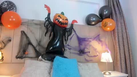 alahia_hank online show from 10/31/25, 07:04