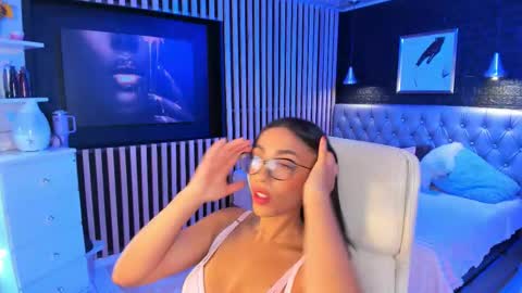 Alaia Alegria online show from 11/15/25, 09:43