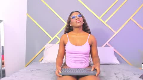 Snapshot of alaia_colins chatting on 01/27/25, 04:09 alaia_colins online show from 01/27/25, 04:09