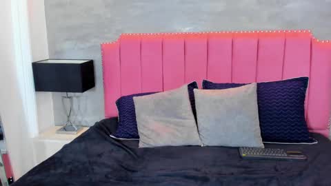 Snapshot of alaia_colins chatting on 09/24/25, 04:05 alaia_colins online show from 09/24/25, 04:05