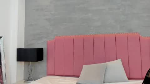 Snapshot of alaia_colins chatting on 12/15/25, 02:05 alaia_colins online show from 12/15/25, 02:05