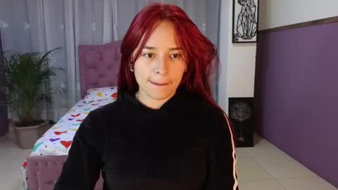 Snapshot of alaia_skater chatting on 10/08/25, 10:35 Alaia Skater online show from 10/08/25, 10:35