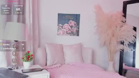 Hi i am mia  online show from 04/21/26, 07:06