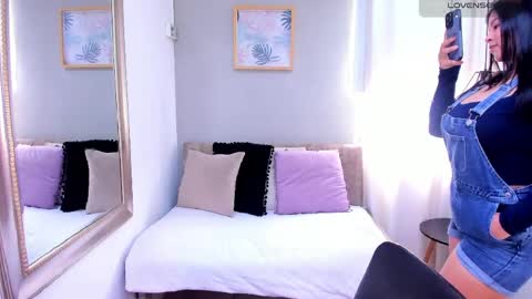 Snapshot of alaiasmile_ chatting on 05/01/26, 05:28 online show from 05/01/26, 05:28