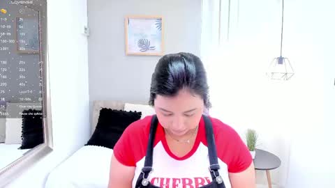 Snapshot of alaiasmile_ chatting on 05/06/26, 07:30 online show from 05/06/26, 07:30