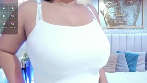 Snapshot of alaiasmile_ chatting on 05/13/26, 07:22 online show from 05/13/26, 07:22