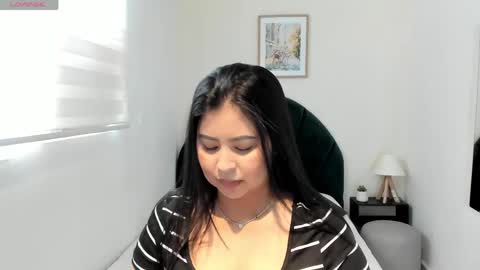 Snapshot of alaiasmile_ chatting on 05/18/26, 05:08 online show from 05/18/26, 05:08