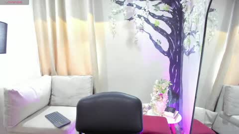 Snapshot of alaiasmile_ chatting on 05/30/26, 04:37 online show from 05/30/26, 04:37