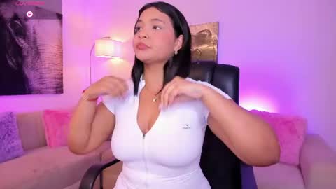 Snapshot of alaiia7 chatting on 06/17/26, 06:53 Alaia online show from 06/17/26, 06:53