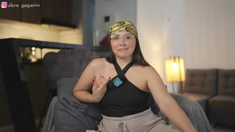 Snapshot of alana_gasparani chatting on 06/25/26, 10:14 Alana Gasparini online show from 06/25/26, 10:14