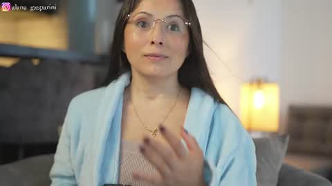 Snapshot of alana_gasparani chatting on 08/04/26, 08:11 Alana Gasparini online show from 08/04/26, 08:11