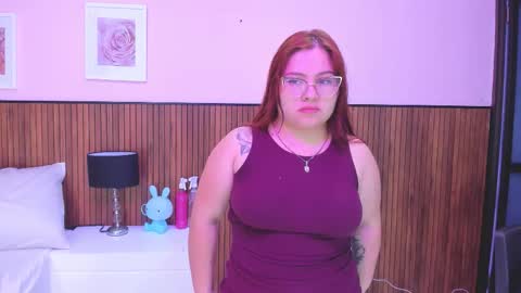 Snapshot of alana_glasses chatting on 09/09/25, 11:54 Alana online show from 09/09/25, 11:54