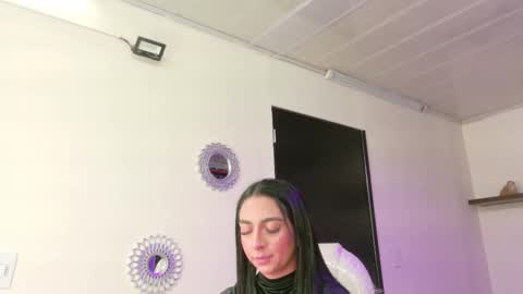 Maeve  online show from 12/22/25, 11:18