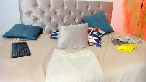 alana_vega69 online show from 10/24/25, 02:35