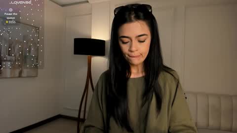 Alana online show from 11/21/25, 12:04