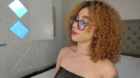 Snapshot of alanaxbrown chatting on 02/20/26, 11:54 Tell me Alana online show from 02/20/26, 11:54